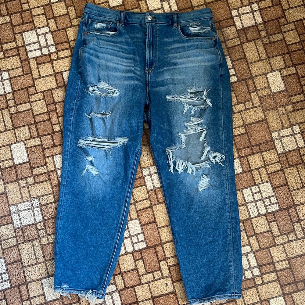 American eagle plus size mom jeans. Size 18. Only wore once. Great condition!